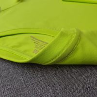 Chi tiết đường may móc xích cổ áo áo thun cổ tròn ngắn tay cotton cao cấp xanh chuối