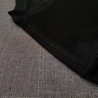 Chi tiết đường may móc xích vai áo thun cổ tròn ngắn tay cotton cao cấp màu đen