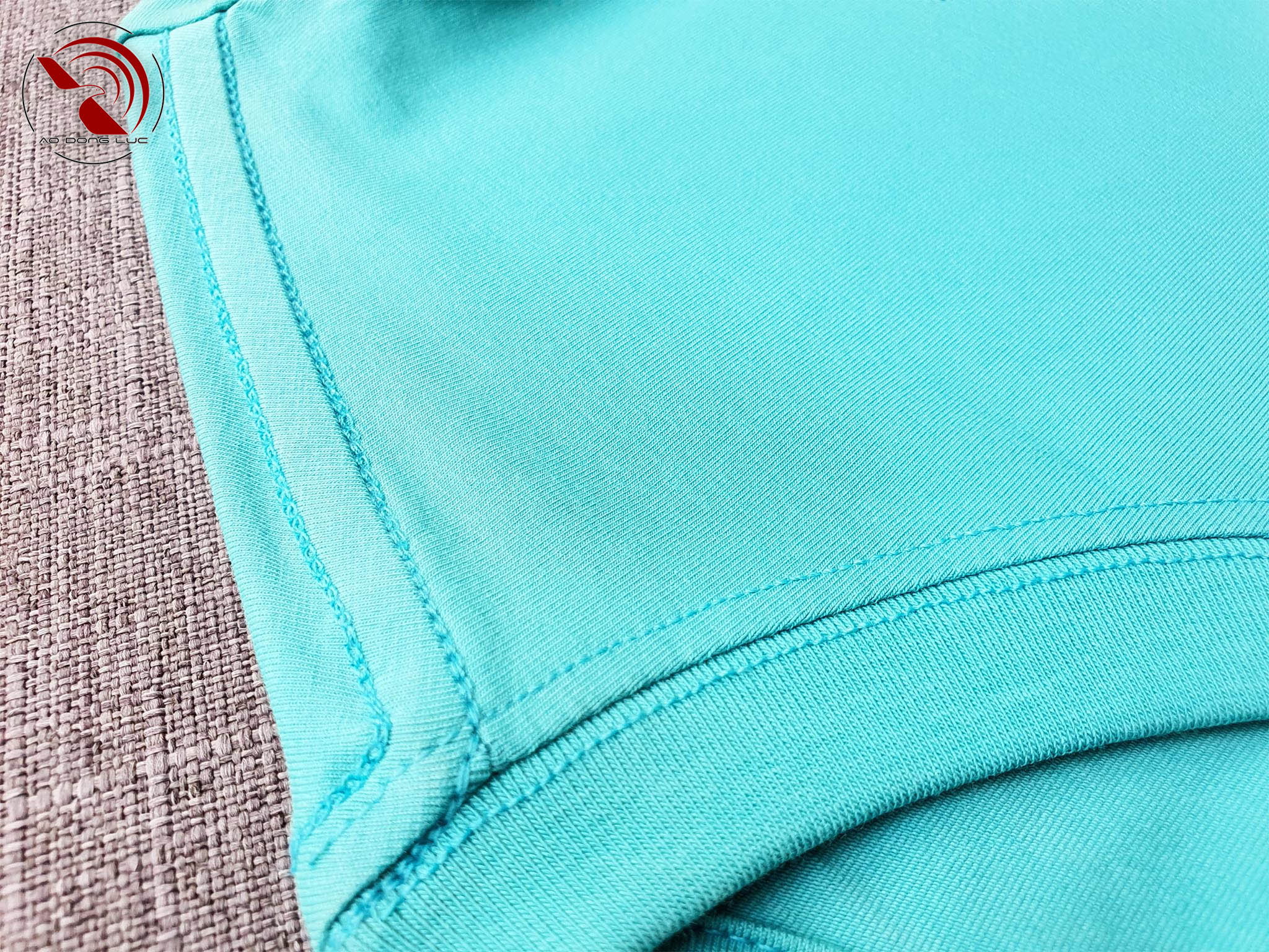 Chi tiết đường may móc xích áo thun cổ tròn ngắn tay cotton cao cấp thiên thanh