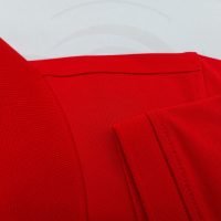 Chi tiết đường may áo thun cổ trụ polo bo trơn cá sấu lạnh màu đỏ tươi