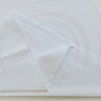 Chi tiết đường may và vạt áo áo thun cổ tròn ngắn tay cotton unisex màu trắng