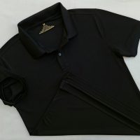 Hình tổng thể áo cổ trụ polo bo trơn unisex cá sấu mè màu đen