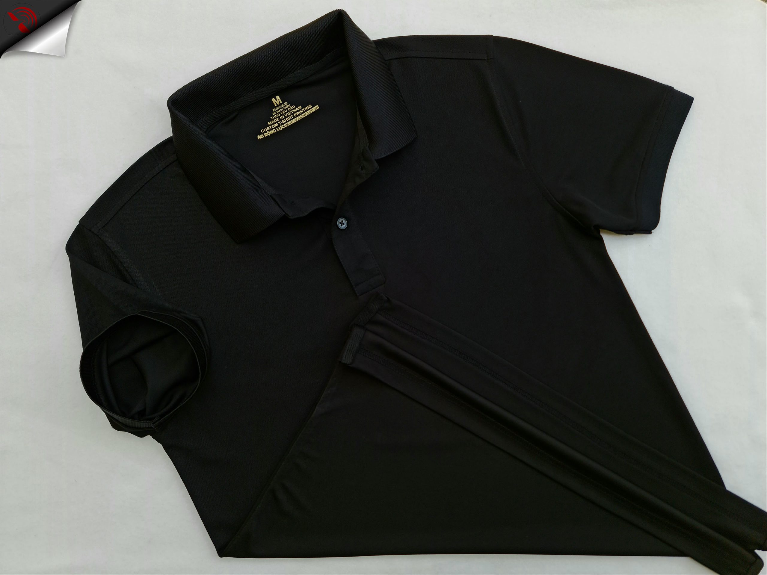 Hình tổng thể áo cổ trụ polo bo trơn unisex cá sấu mè màu đen