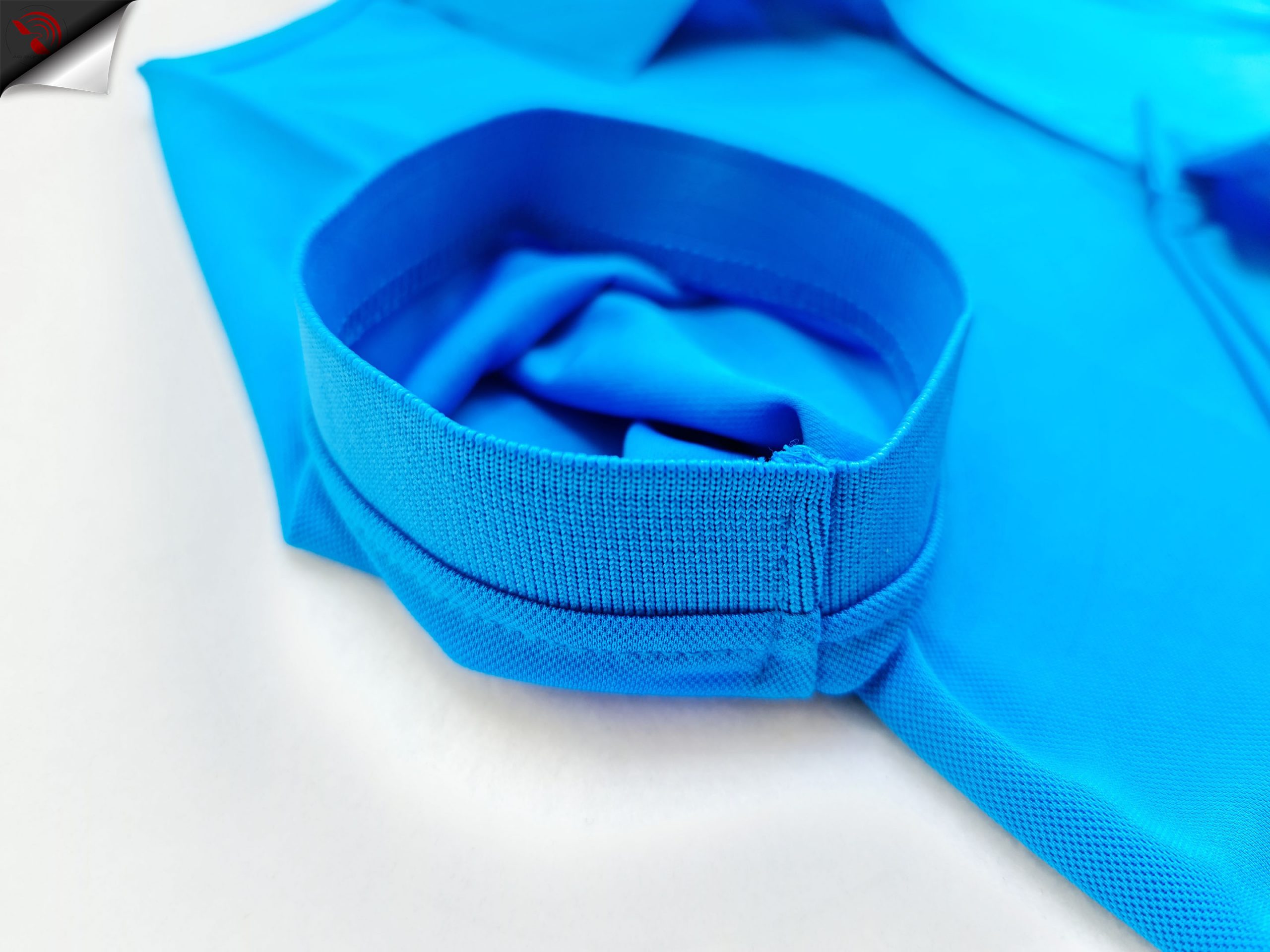 Chi tiết bo tay spandex áo cổ trụ polo bo trơn cá sấu mè xanh ya
