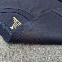 Chi tiết đường may và cổ áo bo ríp áo thun cổ tròn ngắn tay supe unisex xanh đen