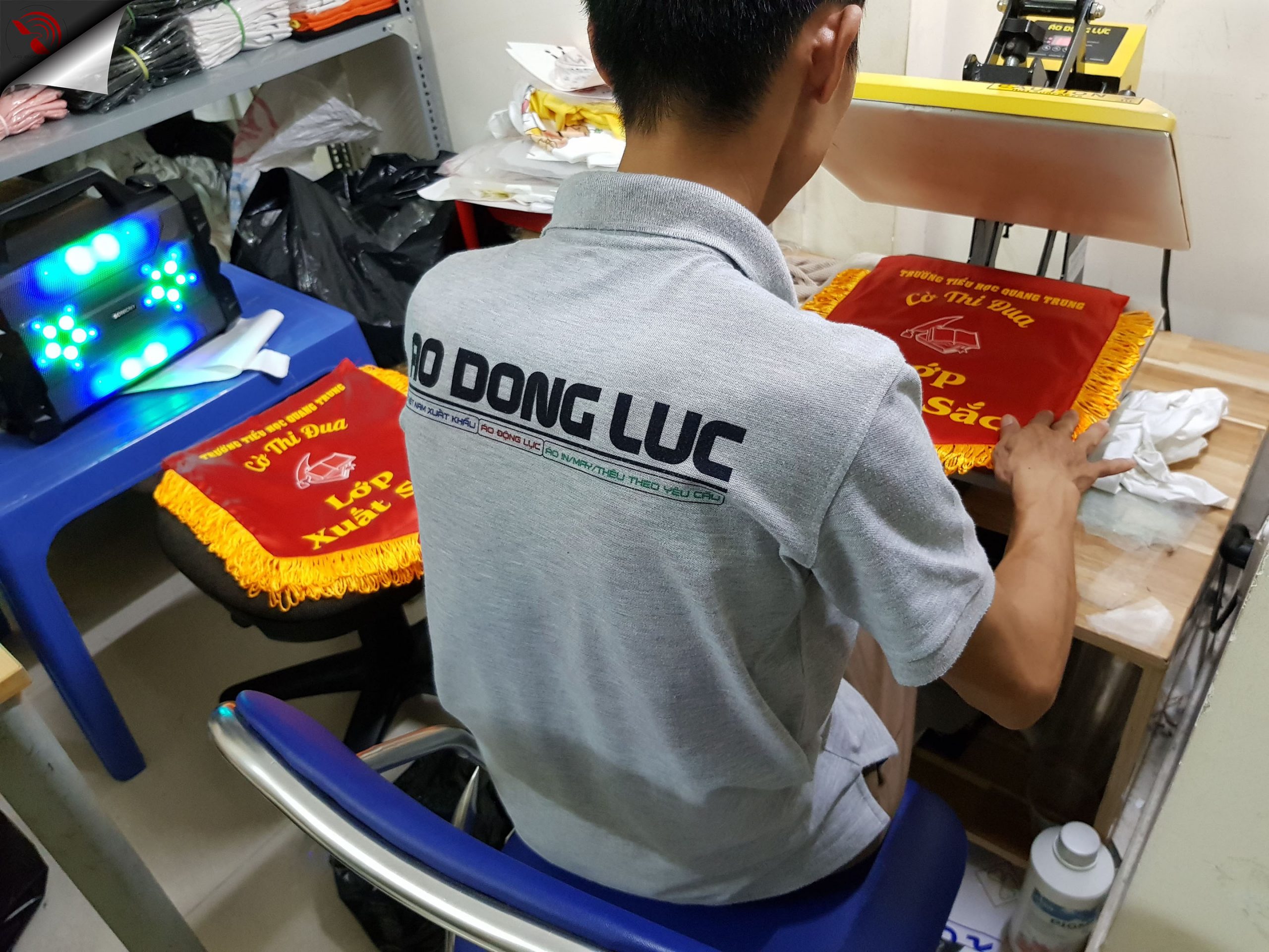 Đồng phục áo thun polo bo trơn màu xám tiêu in chuyển nhiệt