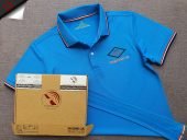 Đồng phục áo thun polo bo sọc màu xanh ya in kỹ thuật số logo