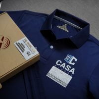 Đồng phục áo thun polo bo trơn xanh đen in decal logo