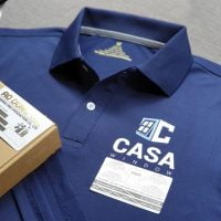Đồng phục áo thun polo bo trơn xanh đen in decal logo