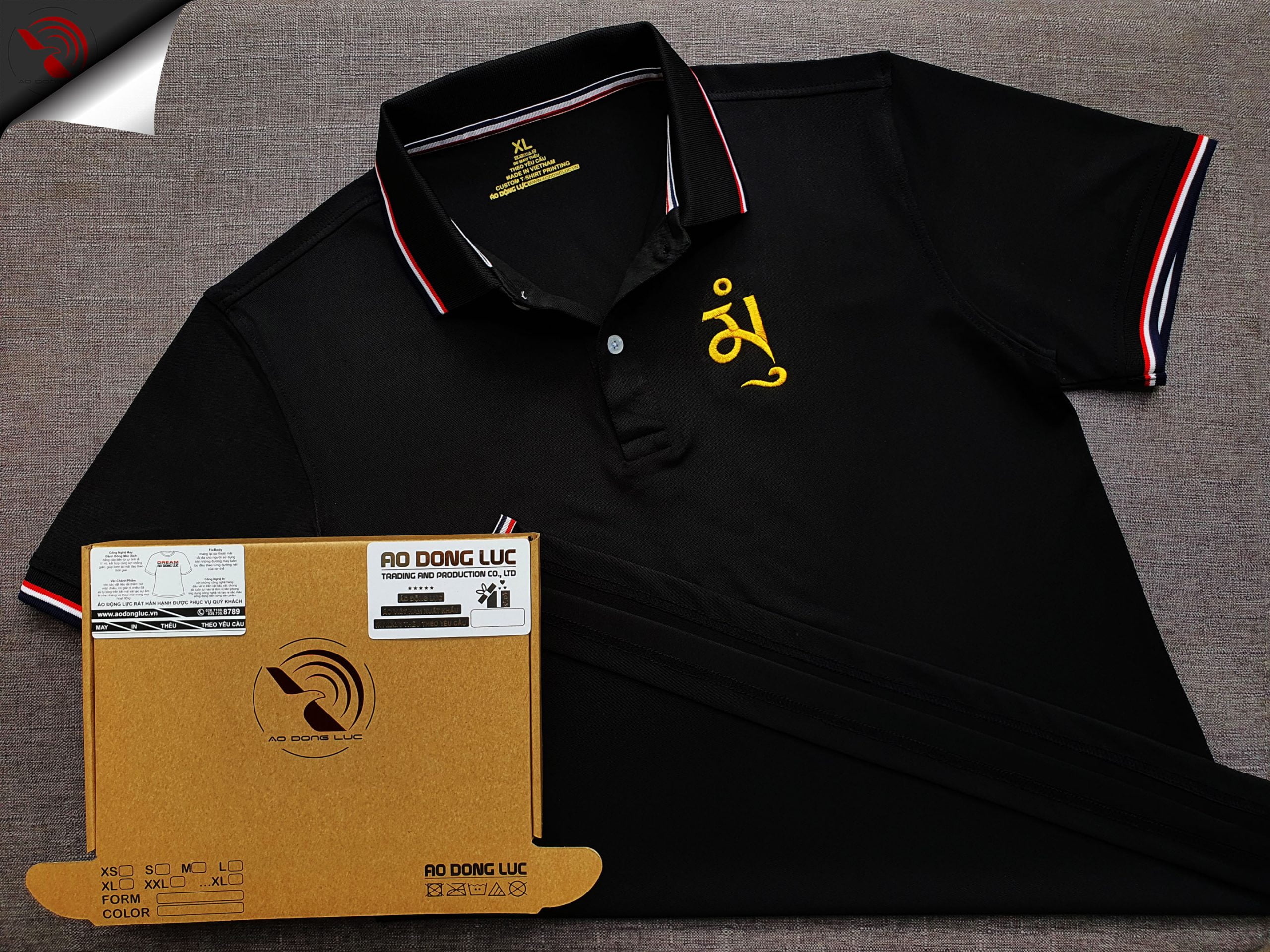 Đồng phục áo thun polo bo sọc màu đen thêu logo