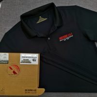 Đồng phục áo thun polo bo trơn màu đen in kỹ thuật số