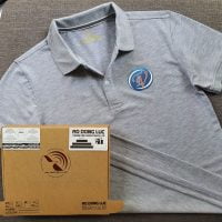 Đồng phục áo thun polo bo trơn màu xám tiêu in decal logo