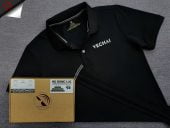 Đồng phục áo thun polo bo trơn màu đen in decal