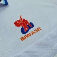 Hình in chuyển nhiệt lên áo thun đồng phục polo màu trắng