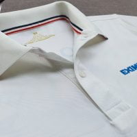 Đồng phục áo thun polo bo sọc màu trắng thêu logo