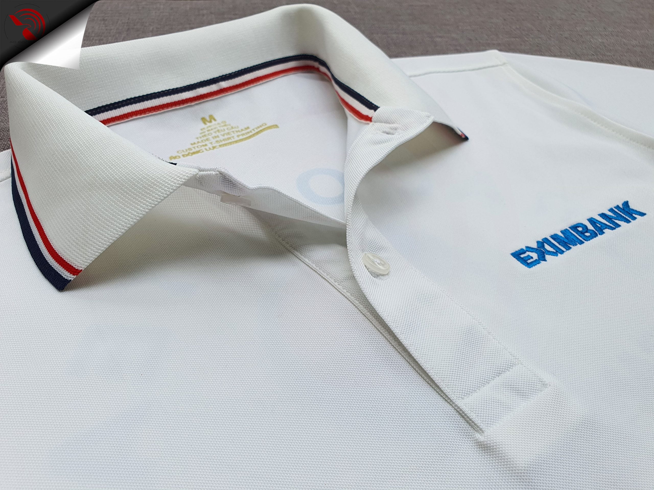 Đồng phục áo thun polo bo sọc màu trắng thêu logo