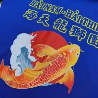 Hình in kỹ thuật số lên áo thun đồng phục polo xanh bích
