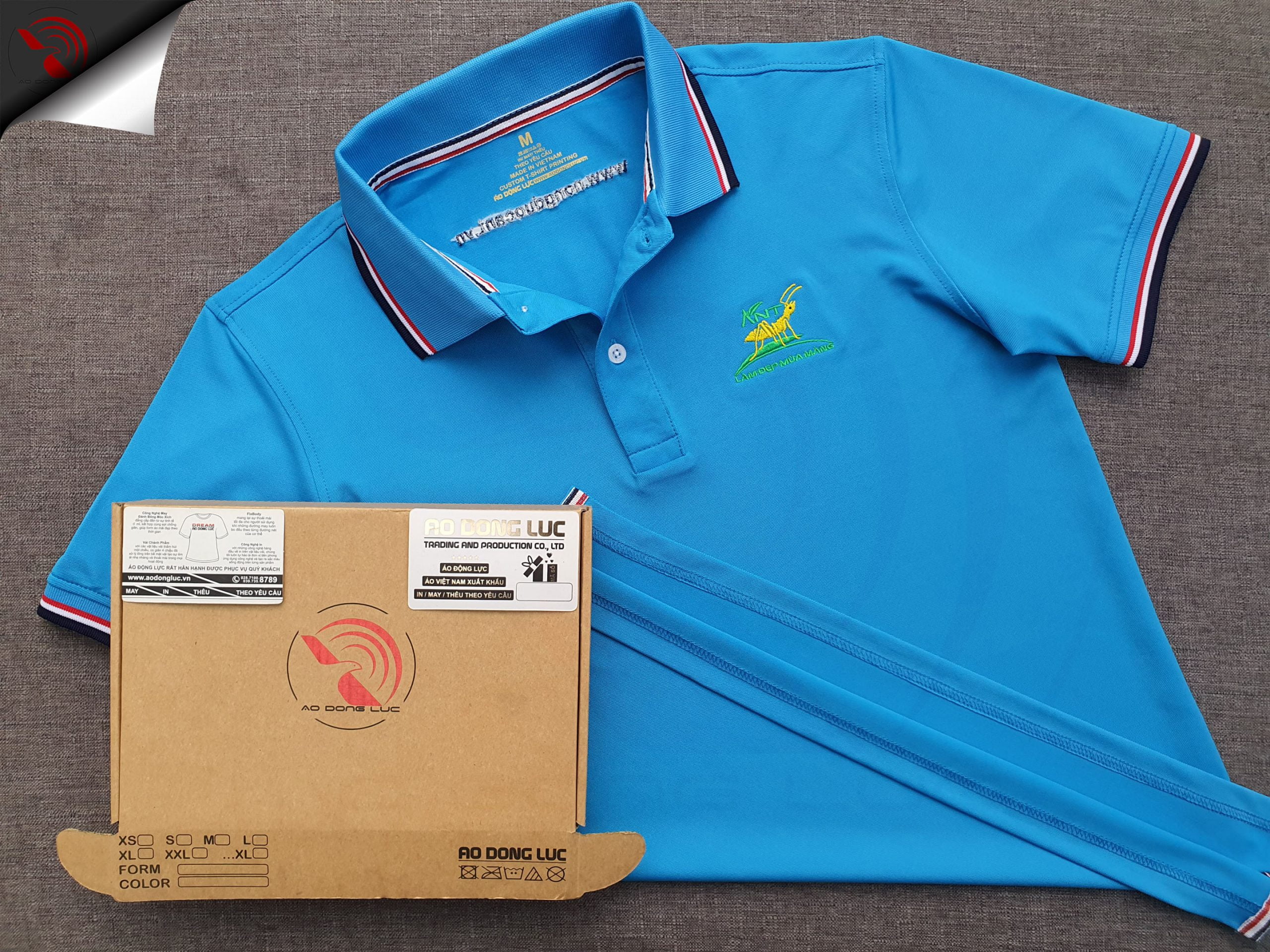 Đồng phục áo thun polo bo sọc màu xanh ya thêu logo
