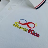 Hình in kỹ thuật số áo đồng phục polo theo yêu cầu