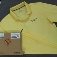 Đồng phục áo thun polo bo trơn màu vàng in decal logo