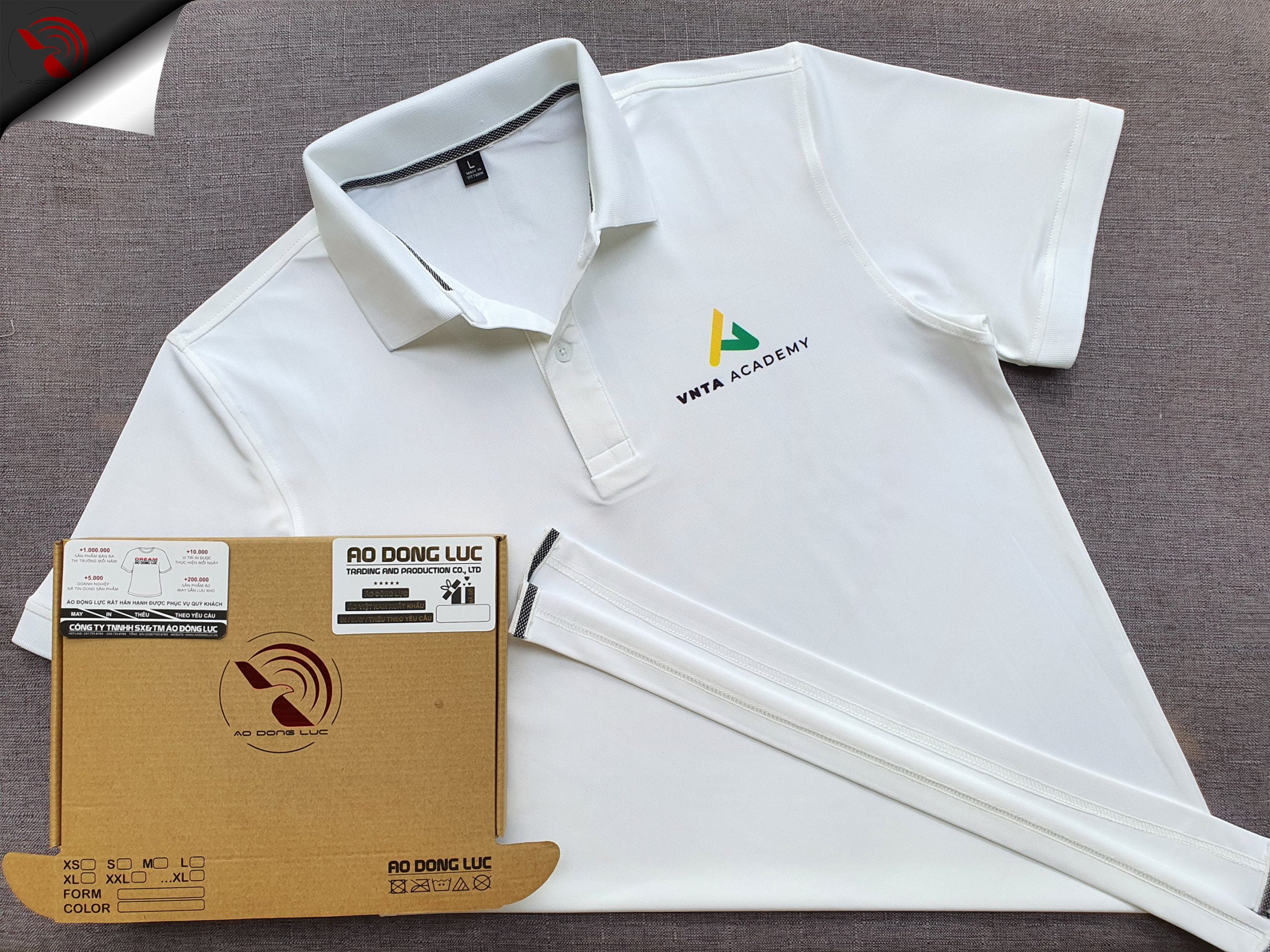 Đồng phục áo thun polo bo trơn màu trắng in chuyển nhiệt logo