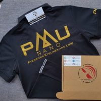 Đồng phục áo thun polo bo trơn màu đen in nhũ vàng logo