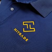 Đồng phục áo thun polo bo trơn màu xanh đen thêu logo ngực