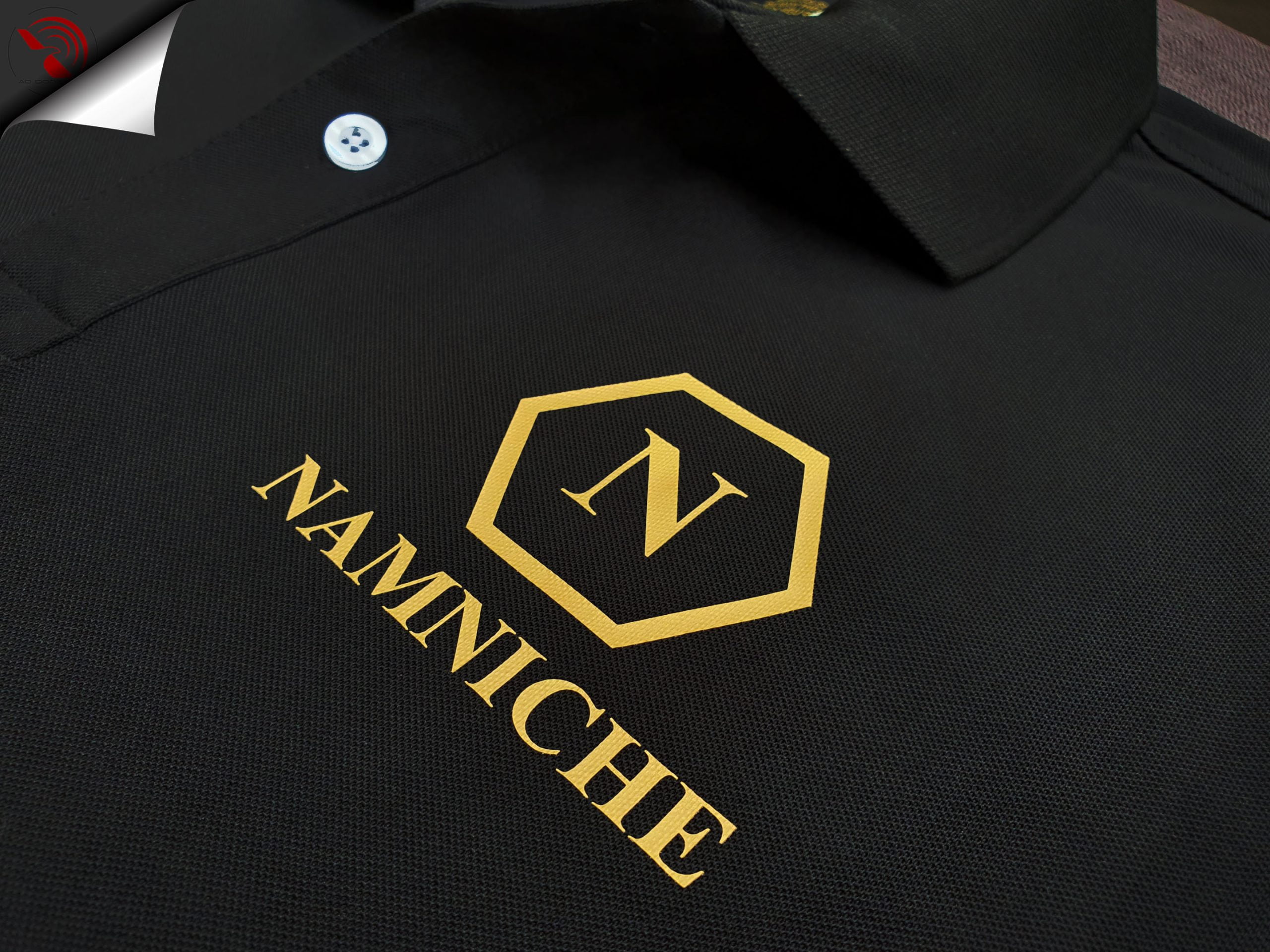 Hình in decal logo lên áo thun đồng phục polo màu đen