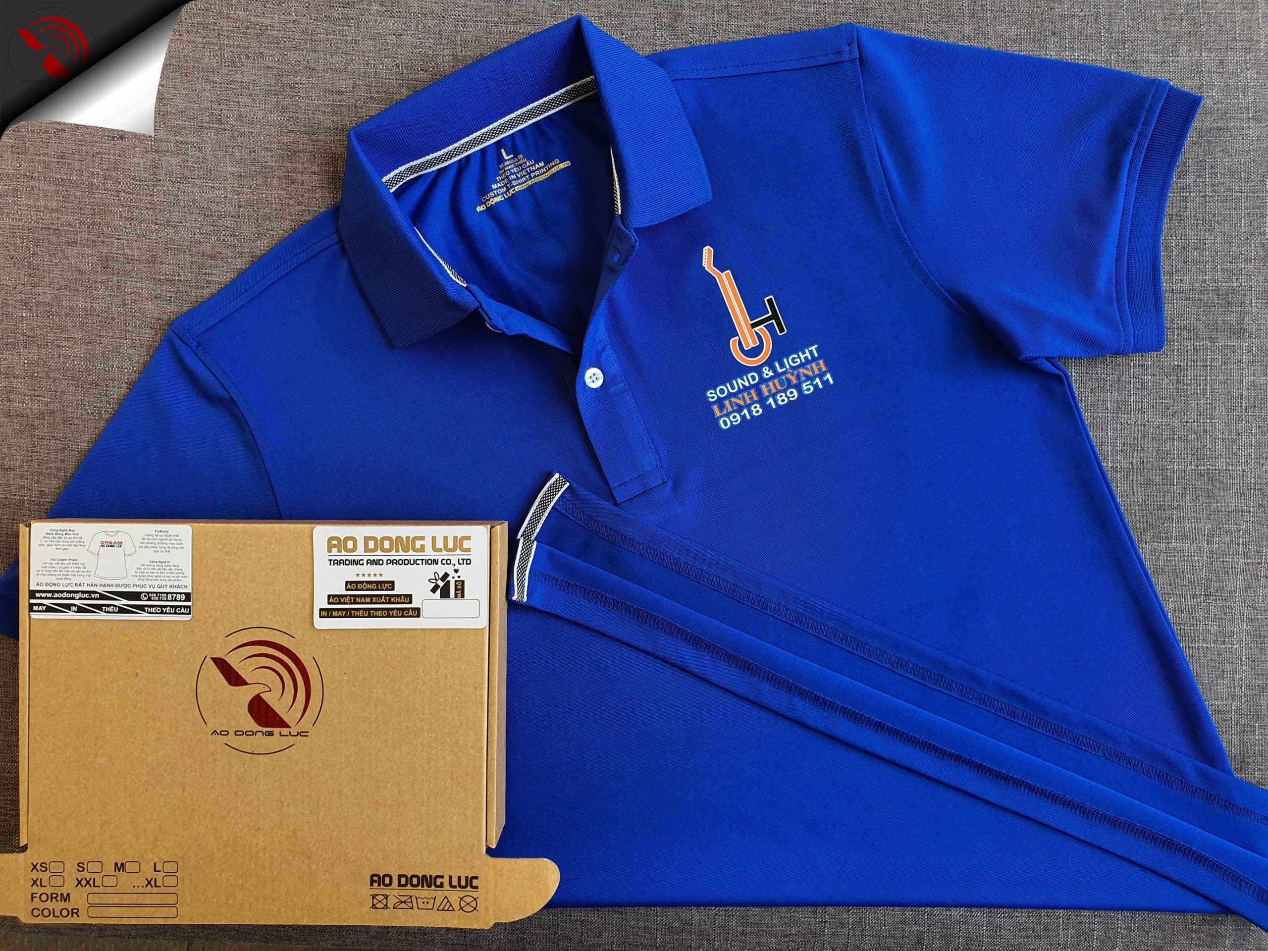Đồng phục áo thun polo bo trơn xanh bích in decal logo