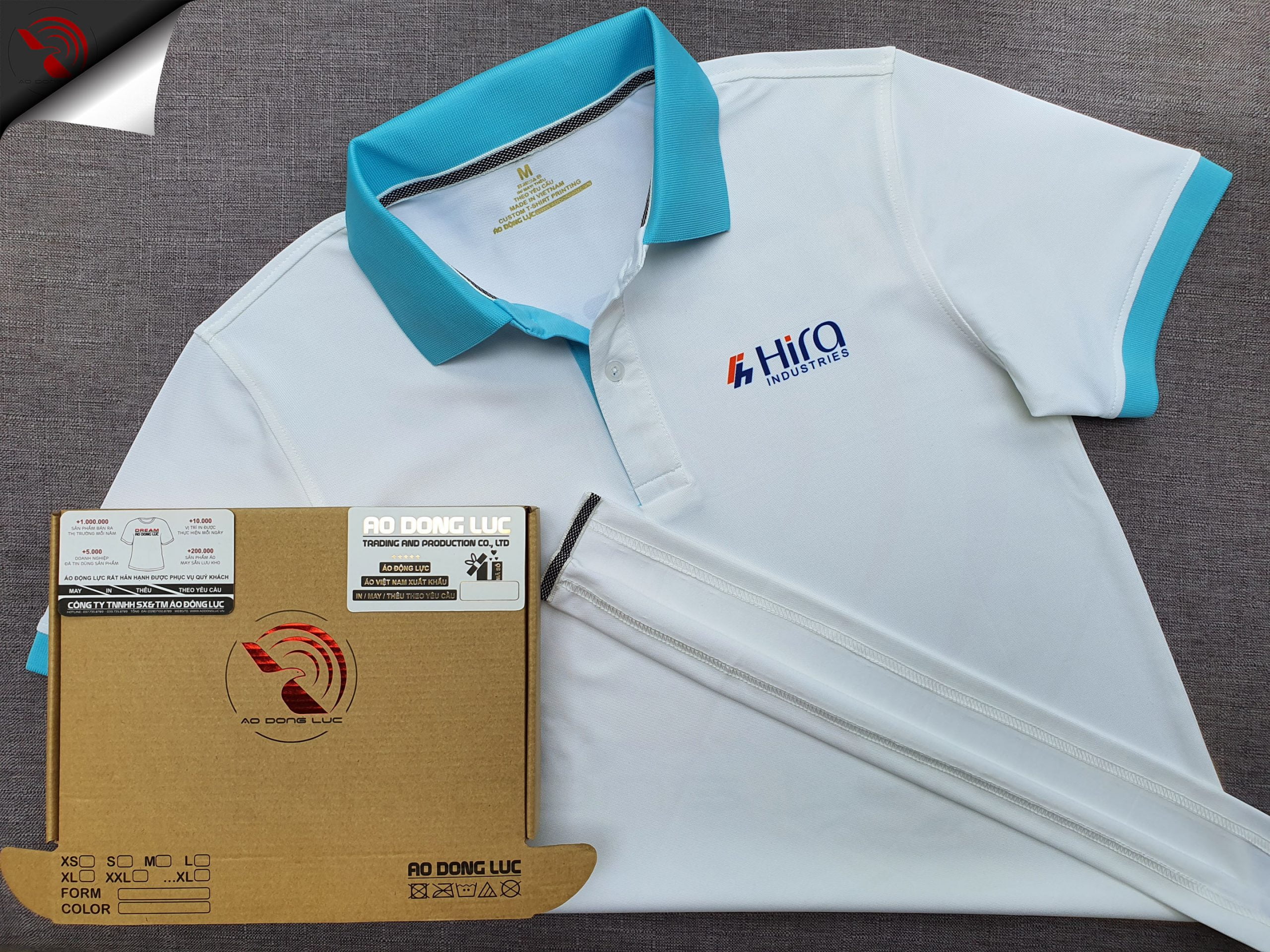 Đồng phục áo thun polo màu trắng phối xanh thiên thanh in chuyển nhiệt