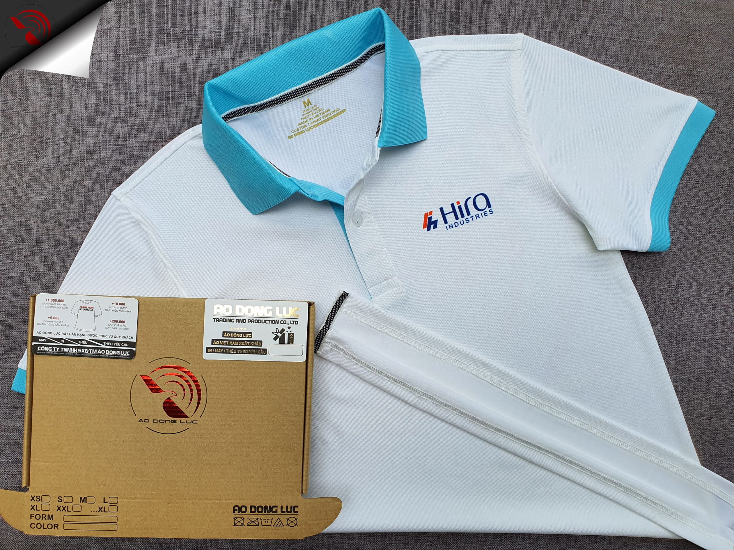 Đồng phục áo thun polo màu trắng phối xanh thiên thanh in chuyển nhiệt