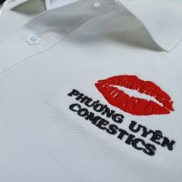 Hình thêu vi tính lên áo thun đồng phục polo màu trắng