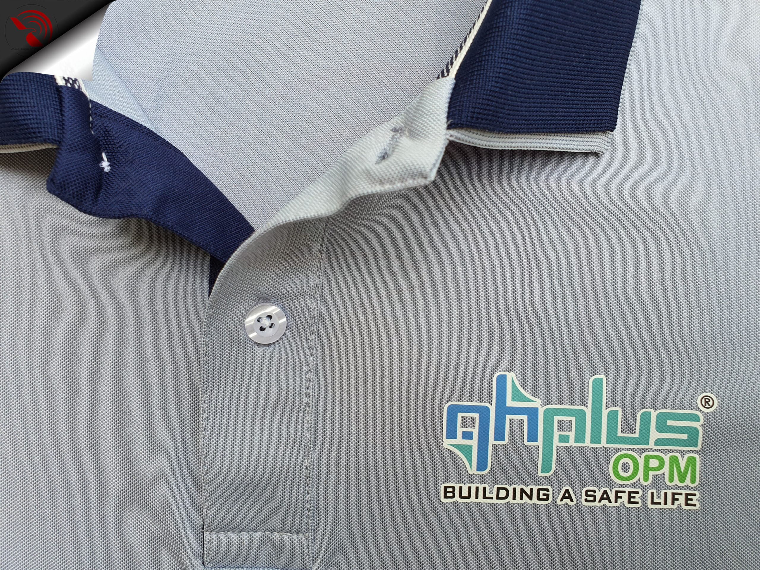 Hình in decal lên áo thun đồng phục polo xám lam phối 2 lá cổ